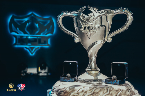 吸纳先进的 吸纳先进的